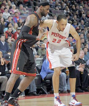 每位球员明 每位球员明